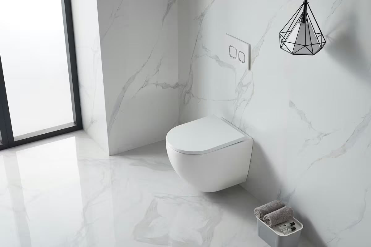 Bílé závěsné WC SAT s Rimless provedením bez splachovacího okruhu a sedátkem se SoftClose