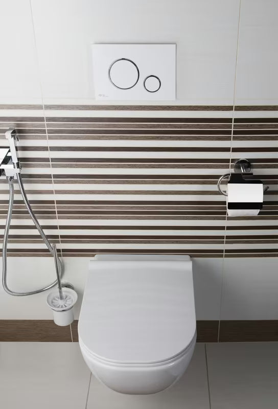 Bílé ovládací tlačítko SAT pro WC určené pro podomítkové moduly SAT.