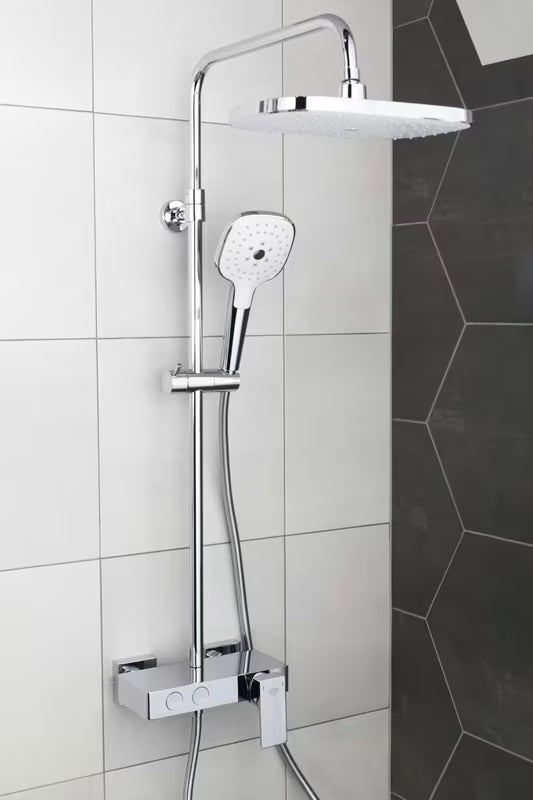 Sprchový systém SAT Chrome s pákovou baterií, poličkou, hlavovou a ruční sprchou v provedení bílá/chrom.