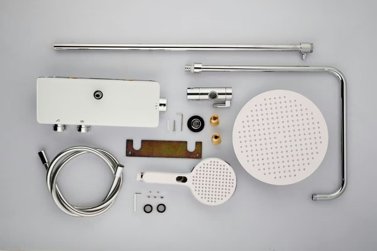 Sprchový systém SAT Chrome s termostatickou baterií, skleněnou poličkou, hlavovou a ruční sprchou v chromu.