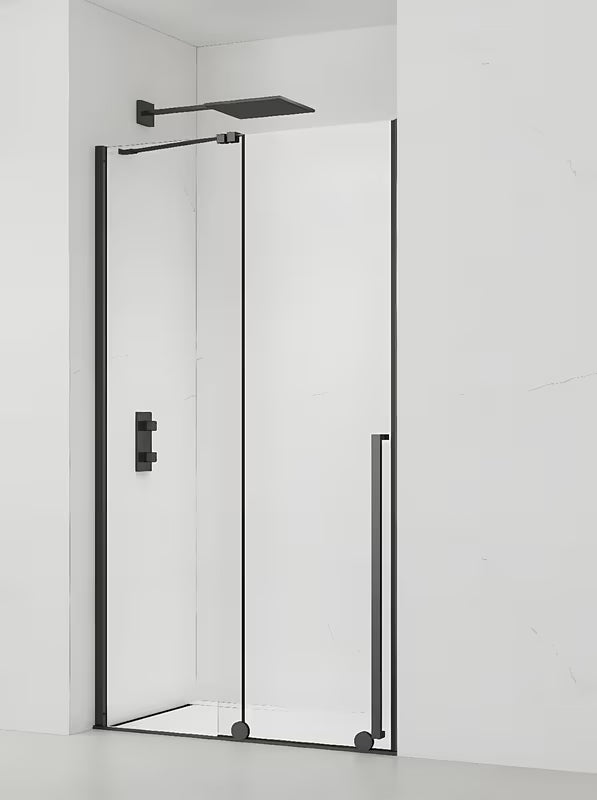 Sprchové dveře walk-in SAT Walk-In Xmotion 140 cm v černém provedení s čirým sklem a posuvným systémem.
