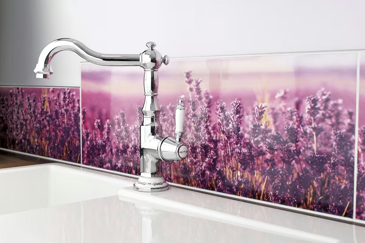 Chromová dřezová baterie SIKO Provence s pákovým ovládáním a otočným raménkem v retro designu.