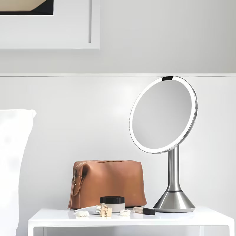 Kosmetické zrcátko Simplehuman Dual Touch v kartáčované nerezové oceli s Tru-lux LED osvětlením a zvětšením 5x.