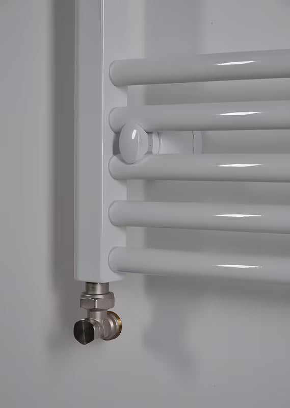 Bílý kombinovaný trubkový radiátor Thermal Trend KDO 45x168 cm vhodný do koupelny.