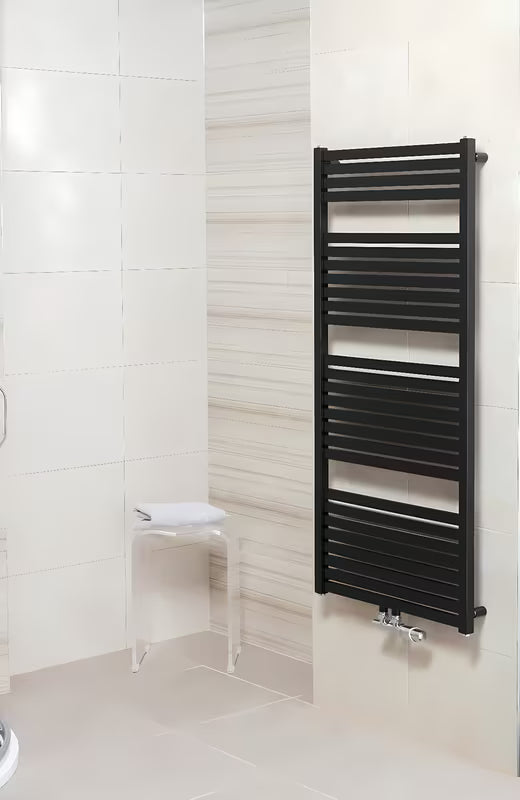Kombinovaný radiátor Thermal Trend KH v černo-matné barvě o rozměru 60x169 cm.