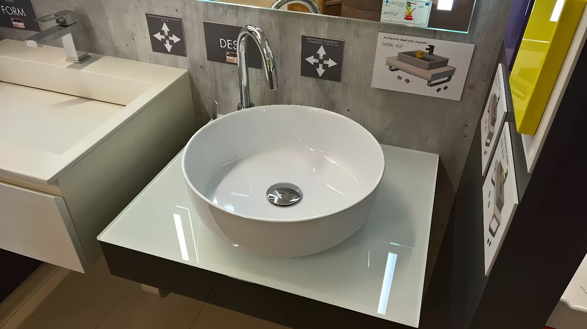 Bílé umyvadlo na desku SIKO Triomini Slim z tenké keramiky 38,5x38,5 cm bez přepadu