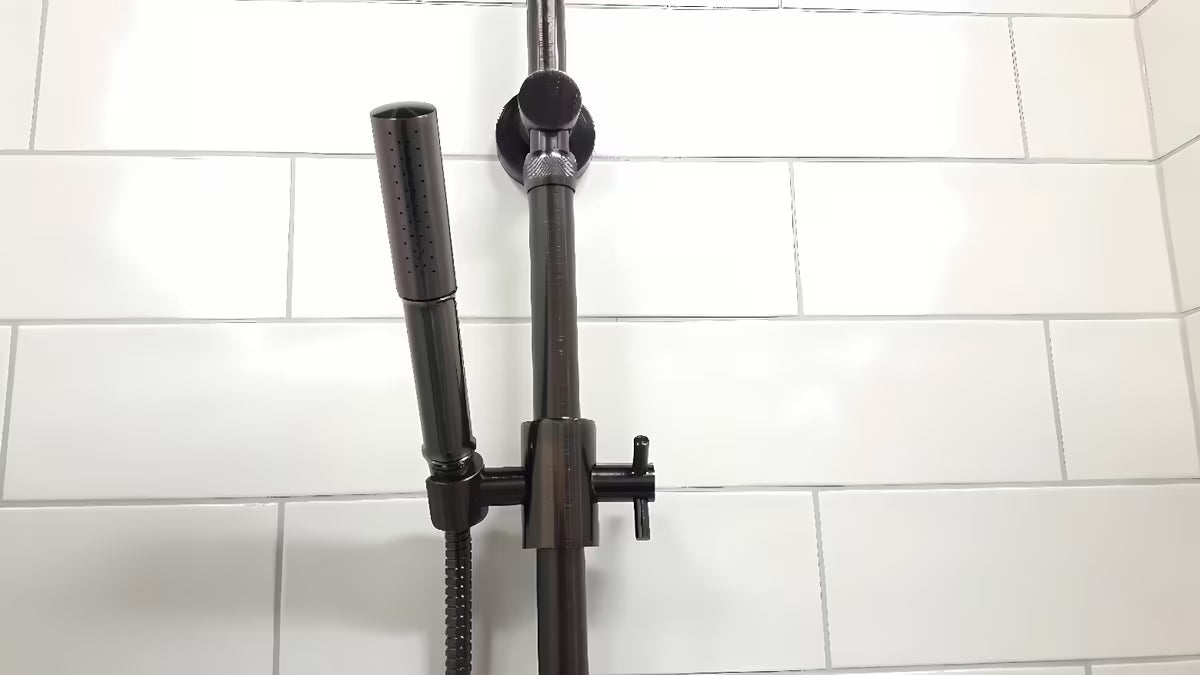 Sprchový systém WF Industrial v povrchové úpravě olejem gumovaný bronz s hlavovou sprchou 20 cm