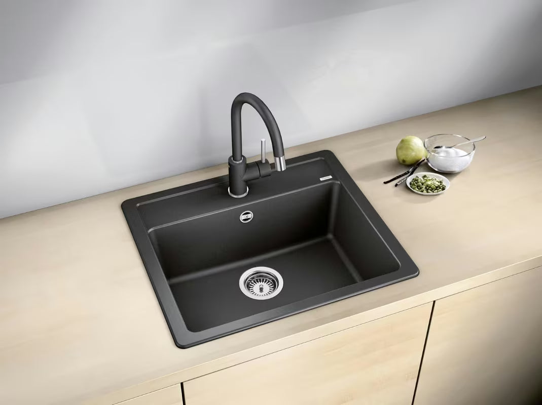 Črno kuhinjsko enojno korito Blanco iz Silgranita pro zgornja montaža, 585x500 mm