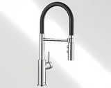 Dřezová baterie Blanco Catris-S Flexo v provedení supersteel s výsuvnou sprchou a matným povrchem.