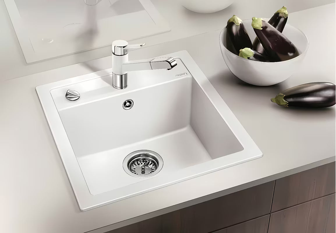 Bílý kuchyňský jednodřez Blanco Dalago 45 z materiálu Silgranit PuraDur pro montáž shora na desku.