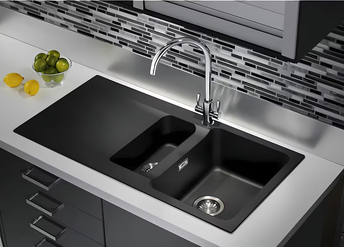 Franke Oid 651 tectonitový kuchyňský dřez na pracovní desku s reverzibilním odkapávačem v černo-matné barvě.