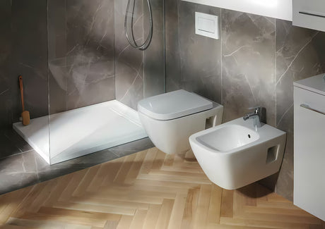 Bílé závěsné WC Geberit Selnova Square s technologií Rimfree bez splachovacího okruhu a hranatým designem.