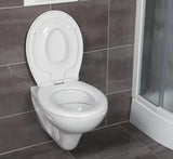 Bílé dětské WC sedátko Glacera Babynew s integrovanou vložkou a pomalým sklápěním SoftClose.