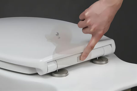 Bílé univerzální WC sedátko Glacera Easy z duroplastu se systémem EasyLock a kovovými panty