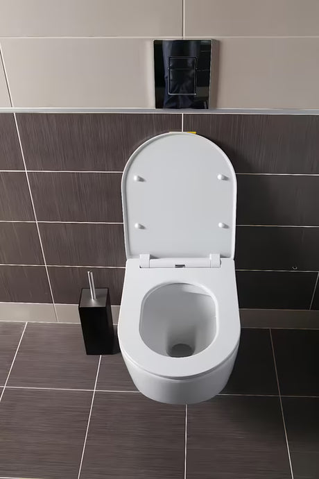 Bílé super tenké WC sedátko Glacera EasySlim44 z duroplastu s panty SoftClose a uchycením EasyLock.