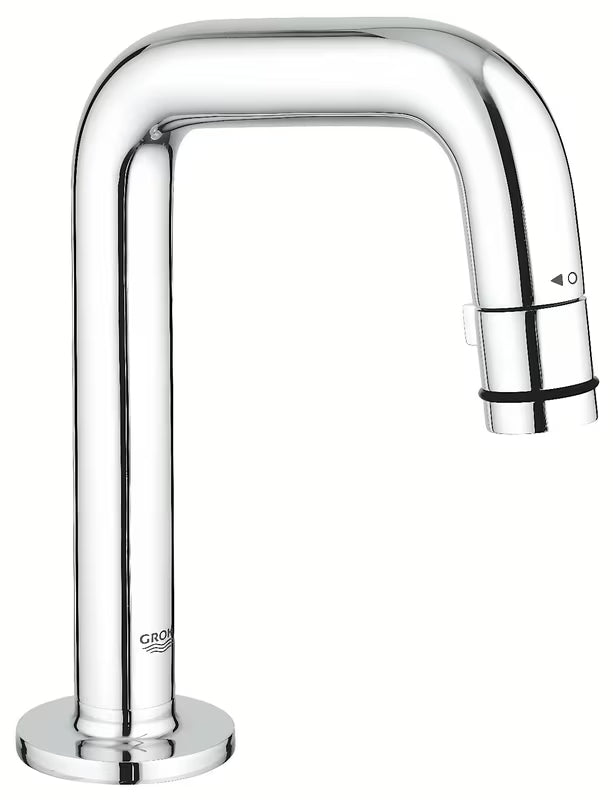 Chromový umyvadlový ventil Grohe Universal s kompaktním designem a otočným zakončením výpusti