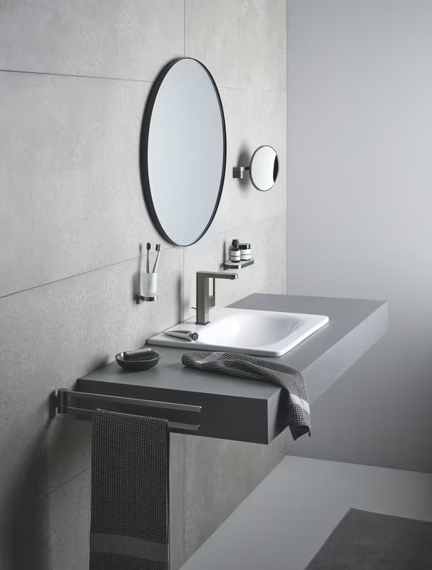 Umyvadlová páková baterie Grohe Plus velikost M v provedení kartáčovaný Hard Graphite s otočnou výpustí