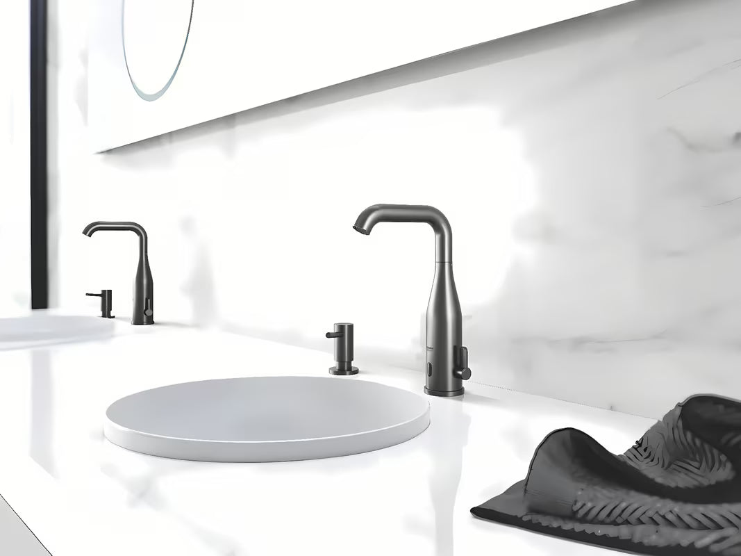 Grohe dávkovač mýdla v provedení brushed hard graphite s náhradním zásobníkem 500 ml.