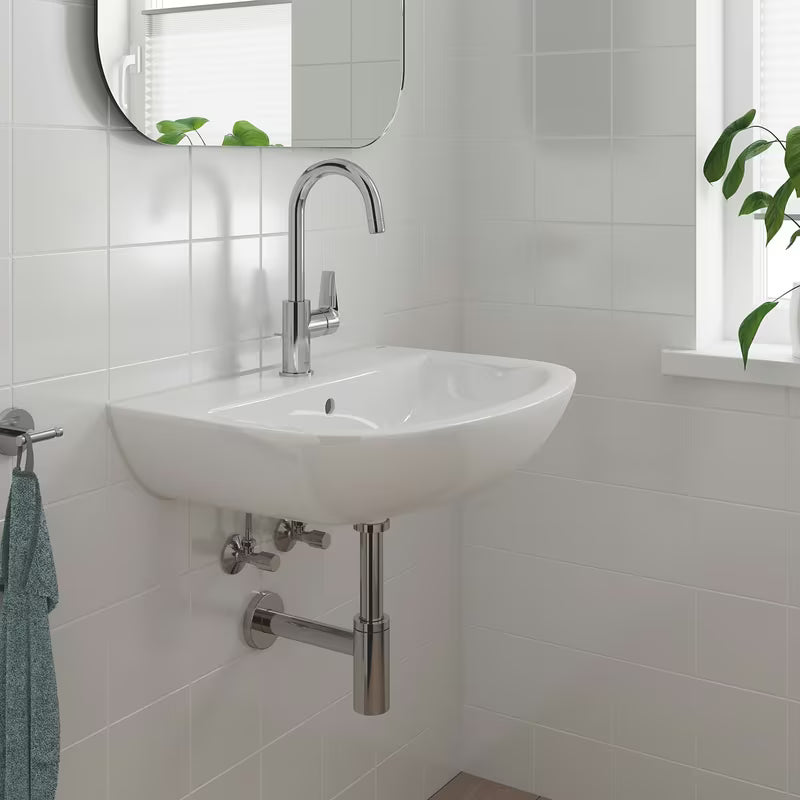 Vysoká páková umyvadlová baterie Grohe BauEdge v chromovém provedení s výpustí.