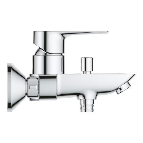 Páková nástěnná vanová baterie Grohe BauLoop v chromovém provedení bez sprchového setu.