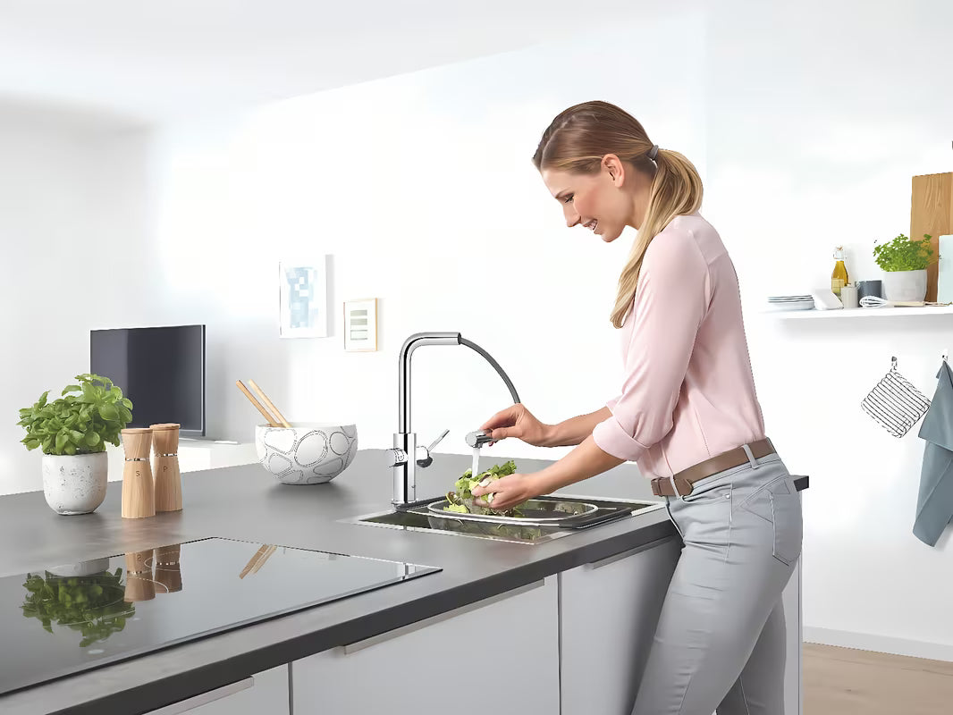 Chromová kuchyňská dřezová baterie Grohe Blue Home Duo s filtrem, chlazením a vytahovacím perlátorem