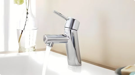 Chromová páková umyvadlová baterie Grohe Concetto New s hladkým tělem a moderním oválným designem.