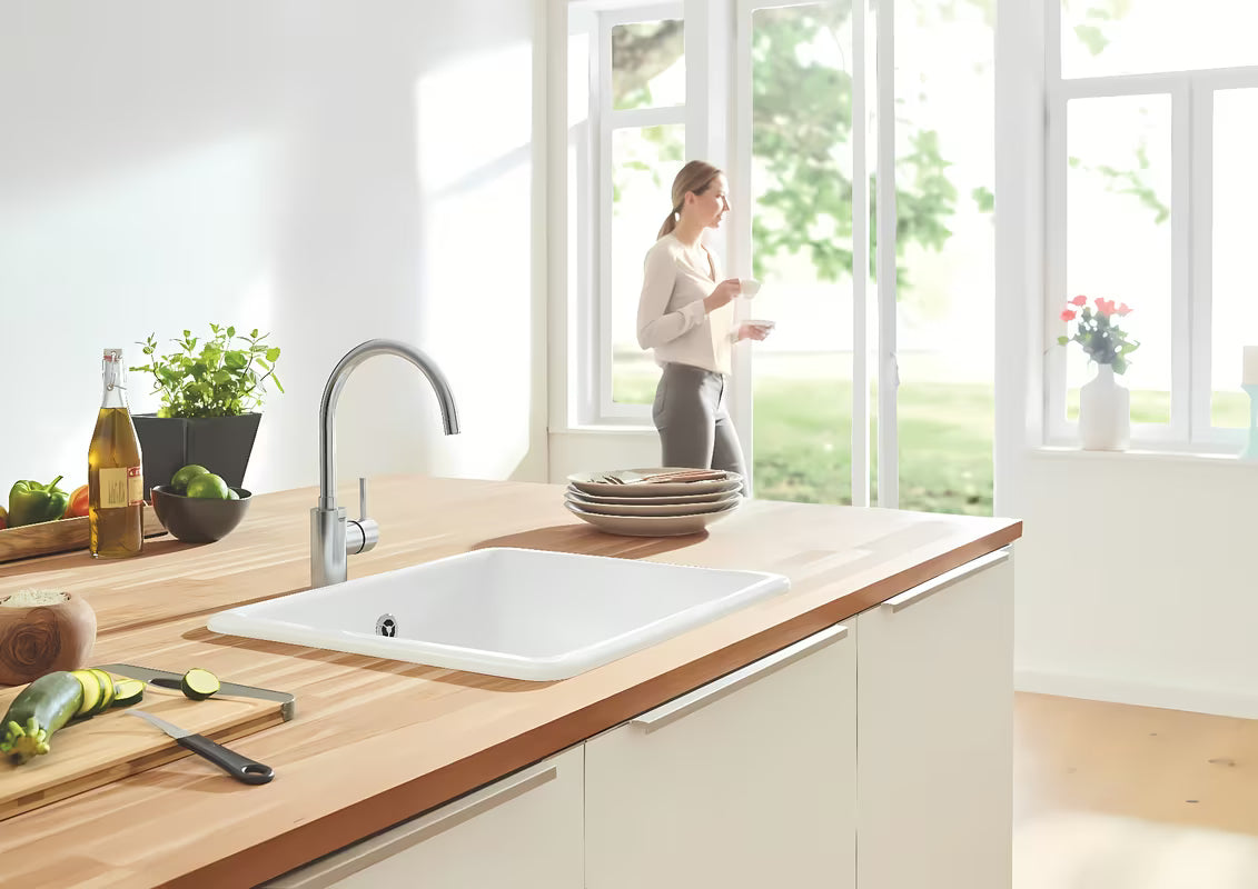 Kuchyňská dřezová baterie Grohe Concetto New s vysokou otočnou výpustí v provedení supersteel.