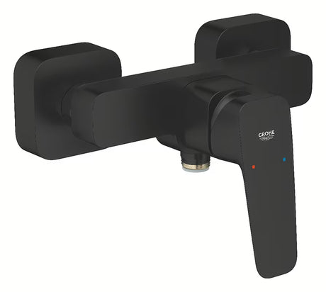 Nástěnná páková sprchová baterie Grohe Cubeo v černé matné barvě se spodním výstupem sprchy.