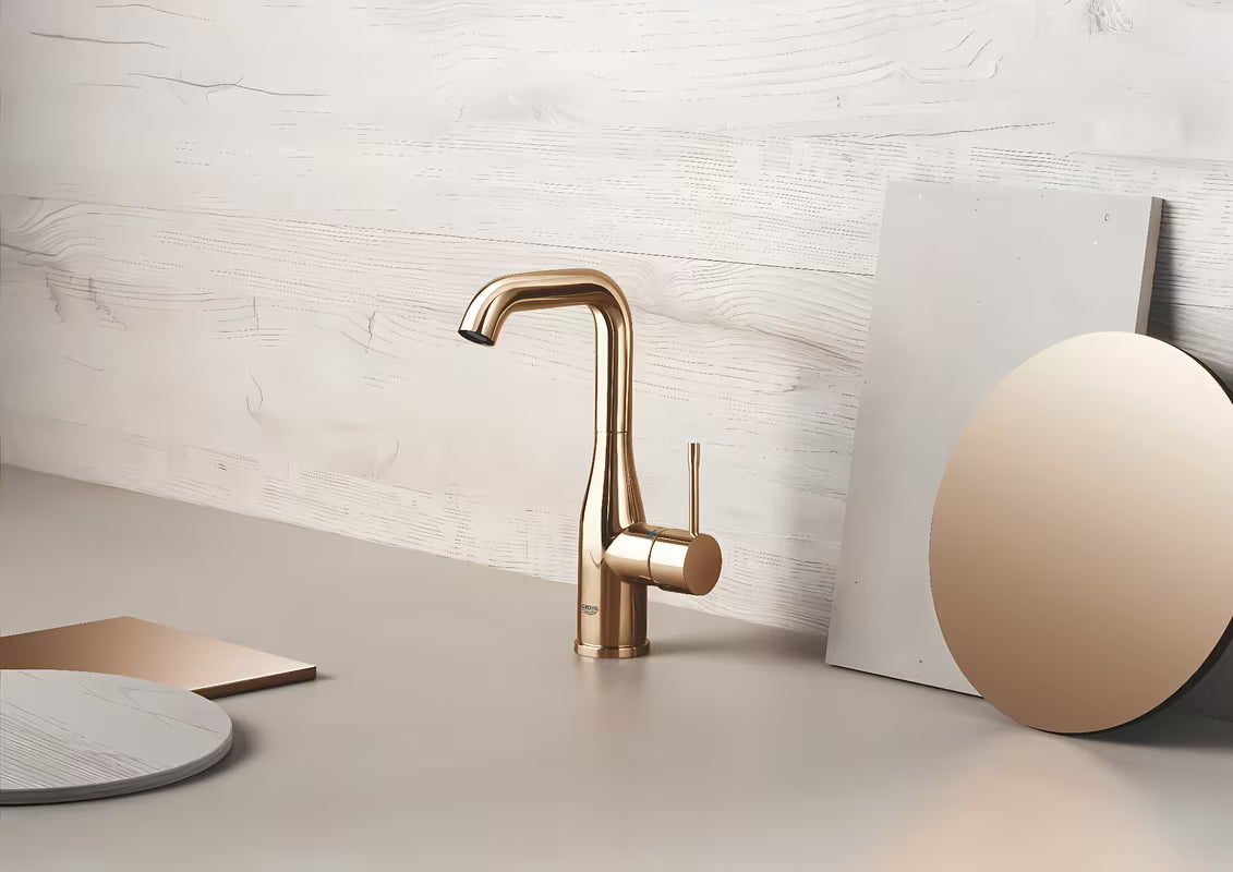 Páková stojánková umyvadlová baterie Grohe Essence s výpustí v provedení warm sunset.