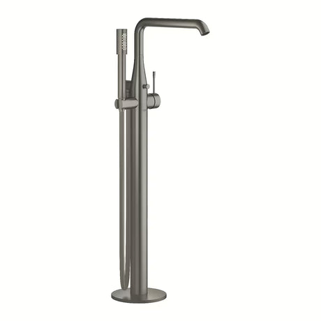 Podlahová vanová baterie Grohe Essence New s ruční sprchou v povrchové úpravě brushed hard graphite.