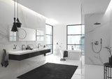 Podlahová vanová baterie Grohe Essence New s ruční sprchou v povrchové úpravě brushed hard graphite.