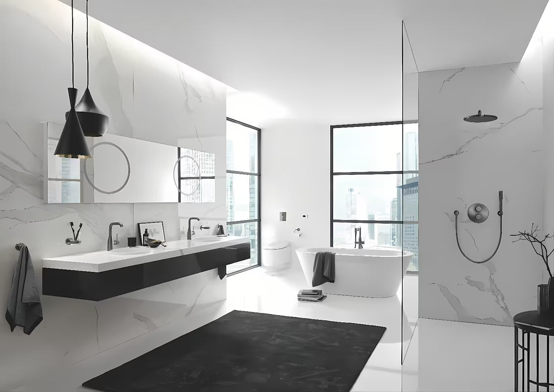 Podlahová vanová baterie Grohe Essence New s ruční sprchou v povrchové úpravě brushed hard graphite.