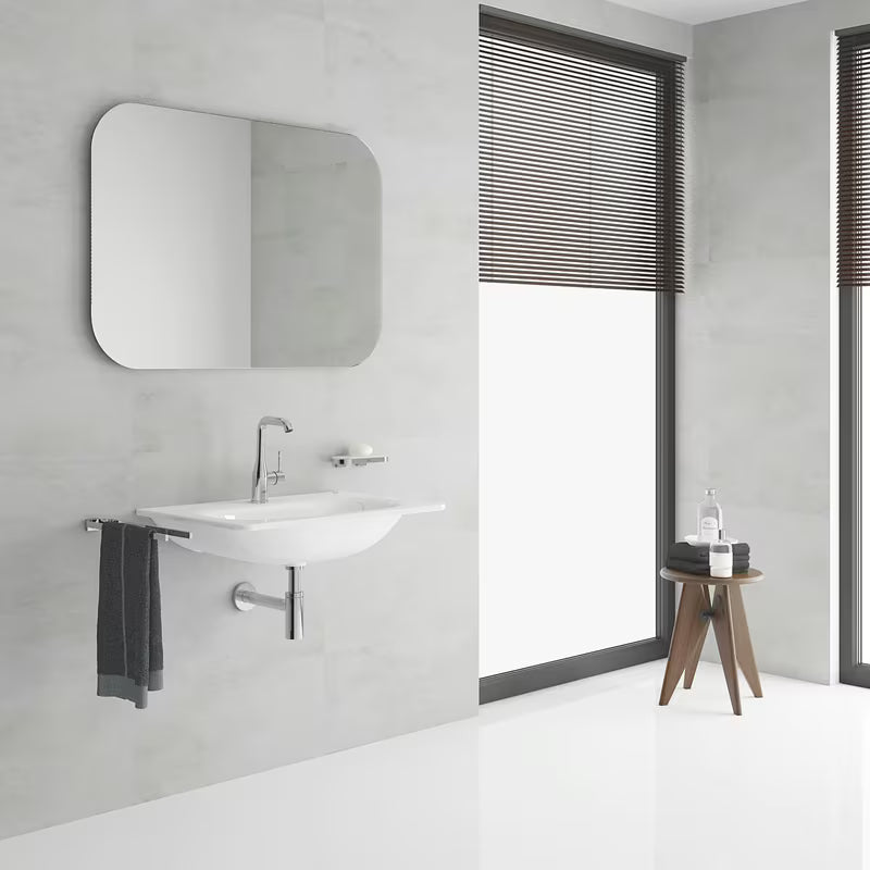 Vysoká umyvadlová baterie Grohe Essence New v chromovém provedení s otočným výtokem a pákovým ovládáním.