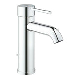 Chromová páková umyvadlová baterie Grohe Essence New s odtokovou soupravou a zahnutou výpustí.