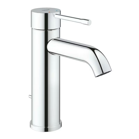 Chromová páková umyvadlová baterie Grohe Essence New s odtokovou soupravou a zahnutou výpustí.