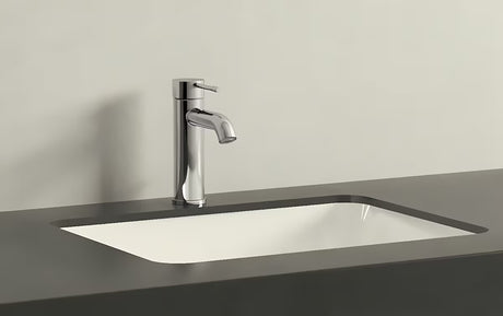 Chromová páková umyvadlová baterie Grohe Essence New s odtokovou soupravou a zahnutou výpustí.