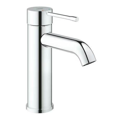 Chromová páková umyvadlová baterie Grohe Essence New s hladkým tělem a prohnutou výpustí