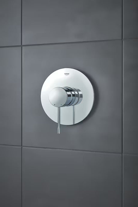 Grohe Essence New podomítková páková sprchová baterie v chromovém provedení