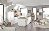 Dřezová kuchyňská baterie Grohe Essence New s vysokou otočnou výpustí v provedení supersteel.