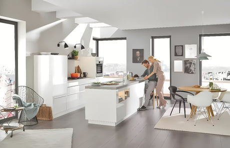 Dřezová kuchyňská baterie Grohe Essence New s vysokou otočnou výpustí v provedení supersteel.