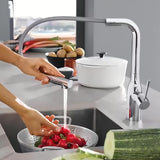 Chromová dřezová baterie Grohe Essence New s vysokou otočnou výpustí a vytahovací sprškou