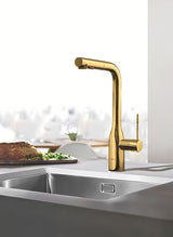 Grohe Essence New dřezová baterie v barvě cool sunrise s vysokou otočnou výpustí a vytahovací sprškou