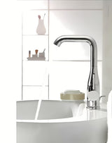 Grohe Essence New vysoká umyvadlová baterie v chromu s otočným ramínkem a výpustí