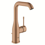 Vysoká páková umyvadlová baterie Grohe Essence New v povrchové úpravě Brushed Warm Sunset s otočnou výpustí.