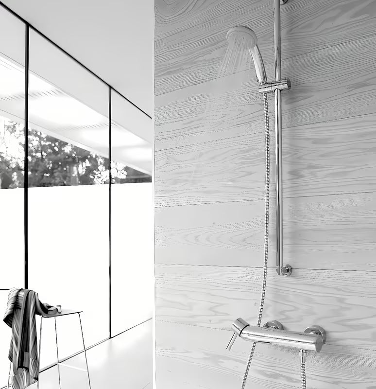 Nástěnná páková sprchová baterie Grohe Essence New v chromovém provedení