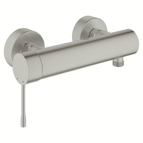 Nástěnná páková sprchová baterie Grohe Essence New v provedení supersteel s matným nerezovým vzhledem.