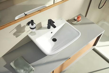 Dávkovač mýdla Grohe Essentials v matně černém provedení se skleněnou nádobkou a kovovým držákem