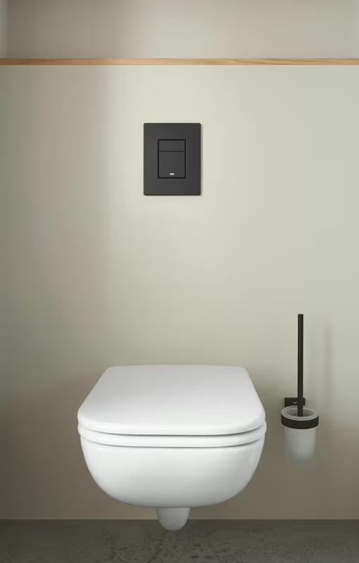 Nástěnná WC štětka Grohe Essentials v matně černém provedení se skrytým upevněním