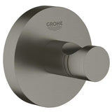 Kovový koupelnový háček Grohe Essentials v provedení Brushed Hard Graphite se skrytým upevněním.