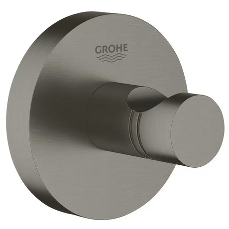 Kovový koupelnový háček Grohe Essentials v provedení Brushed Hard Graphite se skrytým upevněním.
